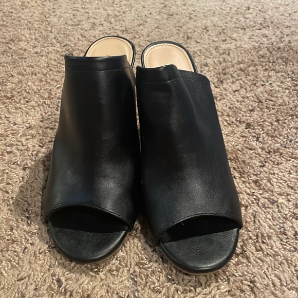 Women’s Chunky Heel Peep Toe Bootie - Picture 2 of 5